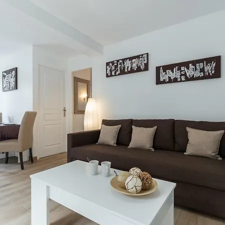Sleep In City Center Apartment Antibes