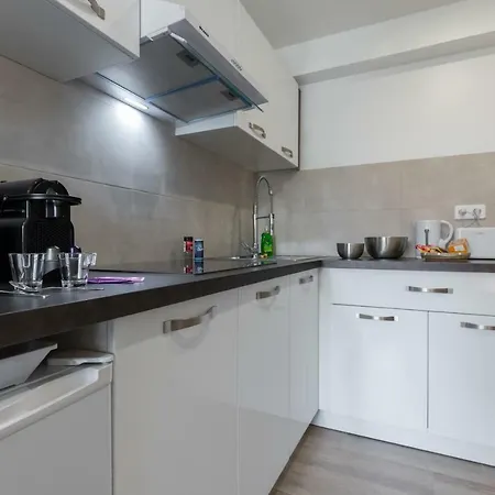 Sleep In City Center Apartment Antibes