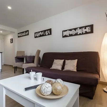Sleep In City Center Apartment
