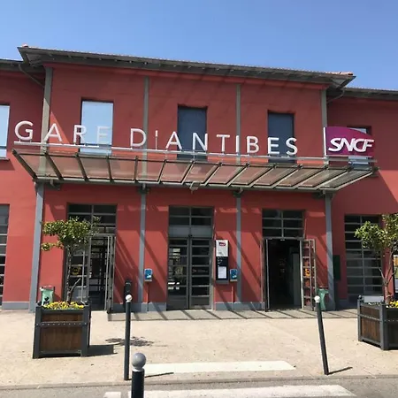 Sleep In City Center Antibes