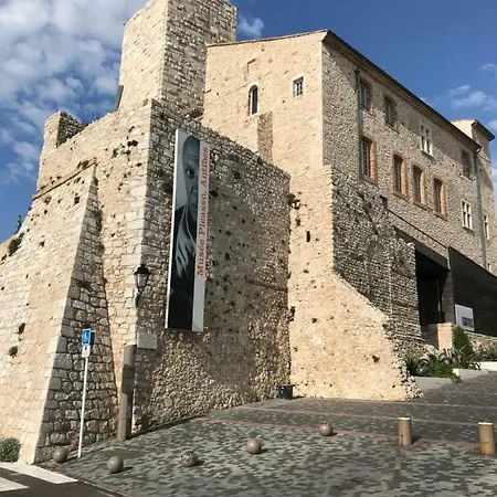 Sleep In City Center Apartment Antibes